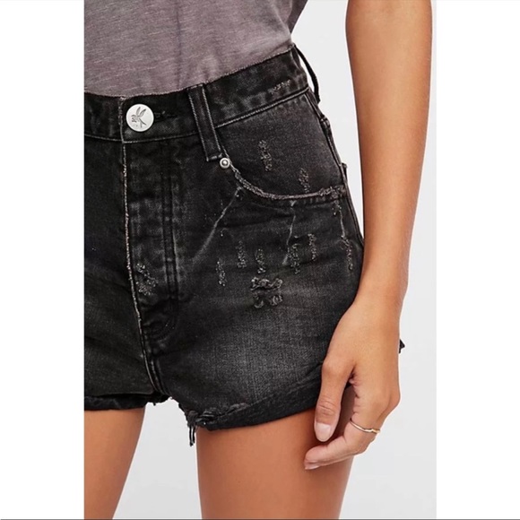One Teaspoon high waisted Bandit jean shorts - Picture 3 of 7
